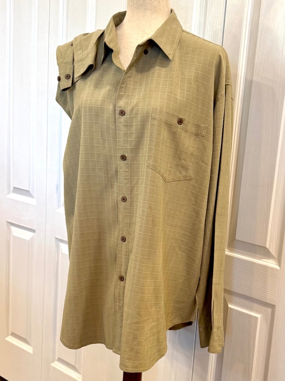 Men's, Size XL, Tommy Bahama, 100% Silk, Long Sleeve, Button Up, Light Olive